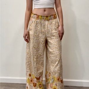XS-S American eagle 70’s wide leg floral pants